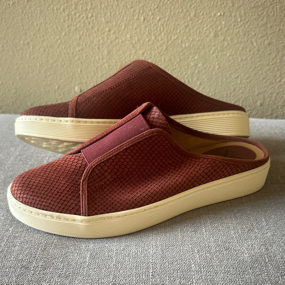 Sofft Women’s Beekon Rustic Red Slip On Sneaker Mule Size 9.5
